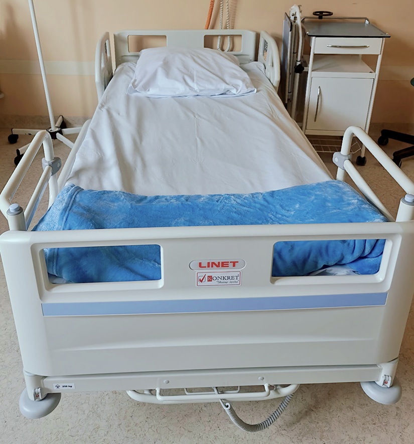 Łóżko szpitalne zakupione w ramach KPO